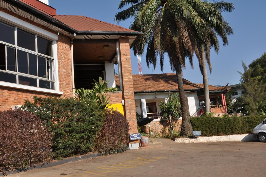 Shangri-La Hotel Uganda Kampala Exteriör bild